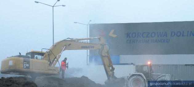 Roboty ziemne przy budowie Hali Lwowskiej w CH Korczowa Dolina. Fot. Malek Media