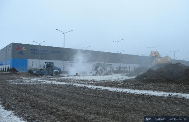 Roboty ziemne przy budowie Hali Lwowskiej w CH Korczowa Dolina. Fot. Malek Media