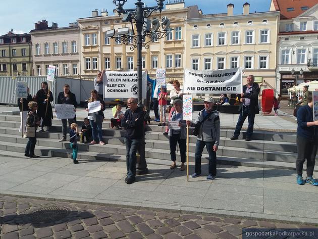 Rzopoczęła się sesja nadzwyczajna Rady Miasta Rzeszowa w sprawie ogródków