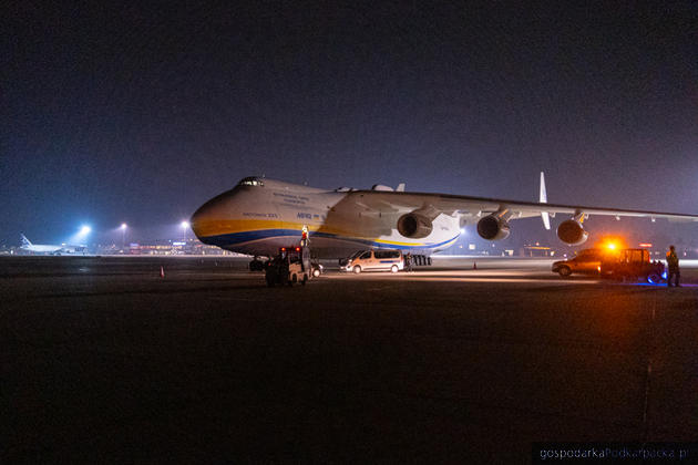 Antonow An-225 Mrija na lotnisku Rzeszów-Jasionka. Kolejne zdjęcia