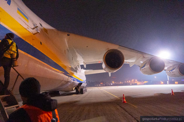 Antonow An-225 Mrija na lotnisku Rzeszów-Jasionka. Kolejne zdjęcia