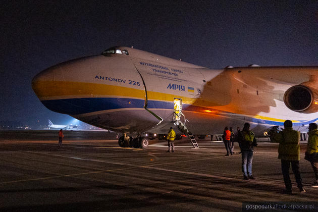 Antonow An-225 Mrija na lotnisku Rzeszów-Jasionka. Kolejne zdjęcia