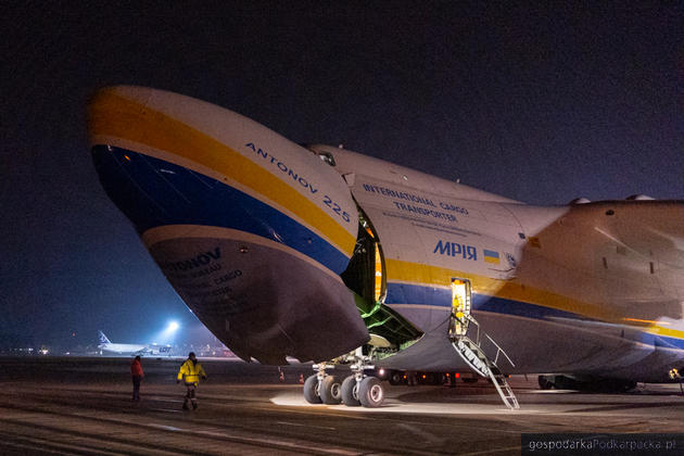 Antonow An-225 Mrija na lotnisku Rzeszów-Jasionka. Kolejne zdjęcia