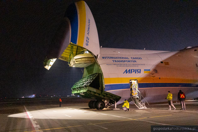 Antonow An-225 Mrija na lotnisku Rzeszów-Jasionka. Kolejne zdjęcia