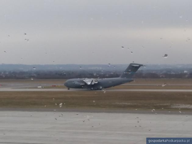 Boeing C17 Globemaster wylądował. Amerykańscy żołnierze w Jasionce. amerykańskic