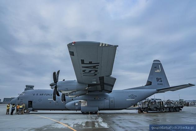 Boeing C17 Globemaster wylądował. Amerykańscy żołnierze w Jasionce. amerykańskic