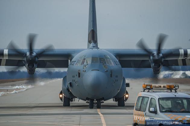 Boeing C17 Globemaster wylądował. Amerykańscy żołnierze w Jasionce. amerykańskic