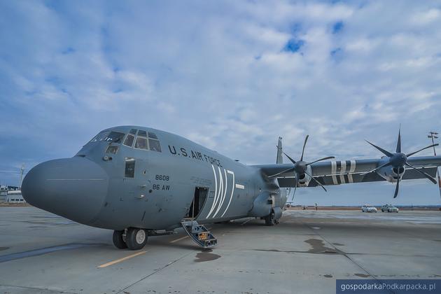 Boeing C17 Globemaster wylądował. Amerykańscy żołnierze w Jasionce. amerykańskic