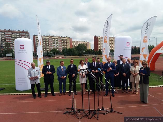 Konferencja prasowa na stadionie Resovii. Fot. Adam Cyło