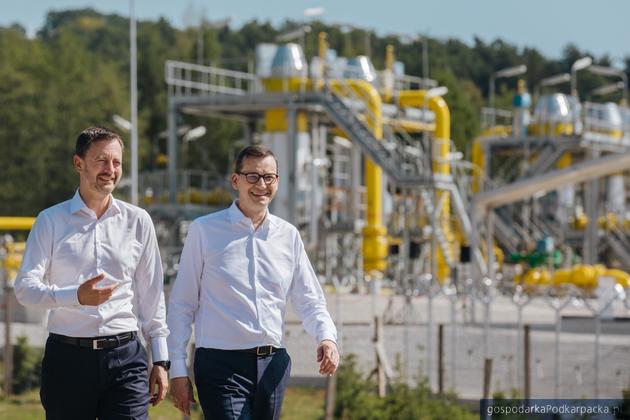 Premierzy Eduarg Heger i Mateusz Morawiecki w Strachocinie