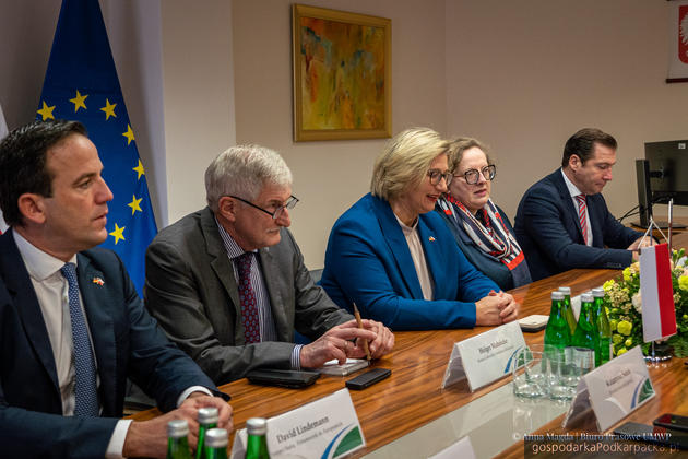 Anke Rehlinger (w środku), premier Kraju Saary. Fot. Anna Magda