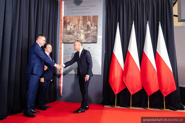 Od lewej prezes Adam Hamryszczak, marszałek Władysław Ortyl i prezydent Andrzej Duda. Fot. Tadeusz Poźniak