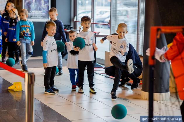 Futbol i bajki o poranku w Heliosie