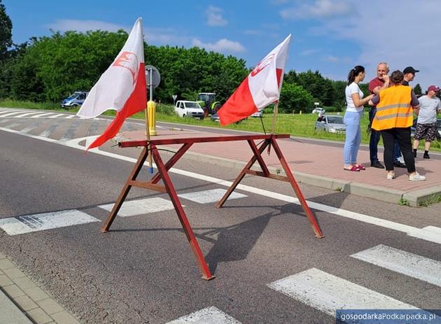 Protest mieszkańców na drodze nr 881 Fot. Magda Wojtowicz