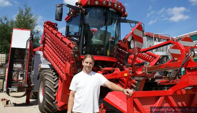 Grupa Producentów Rolnych z Beska w ramach działania „Tworzenie i rozwój mikroprzedsiębiorstw” zakupiła kombajn do buraków cukrowych. Fot. Izabela Kulaga