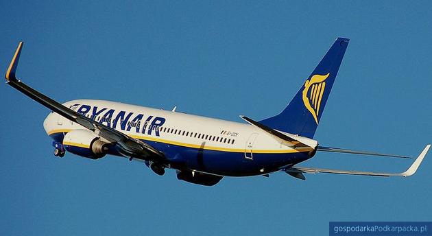 Boeing 737-800 linii Ryanair. Fot. Adrian Pingstone/Wikimedia Commons