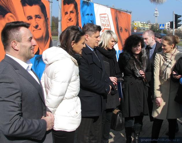 Od lewej Mariusz Sidor, Marta Niewczas, Janusz Palikot, Ewa Wasiewicz, Małgorzata Marcinkiewicz, Justyna Skalska