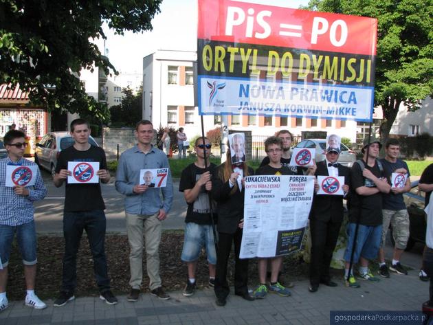 Happening Nowej Prawicy podczas wiecu wyborczego PiS. Fot. Adam Cyło