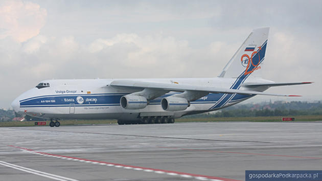 An 124 Rusłan na lotnisku Rzeszów-Jasionka w 2011 roku. Fot. Adam Cyło