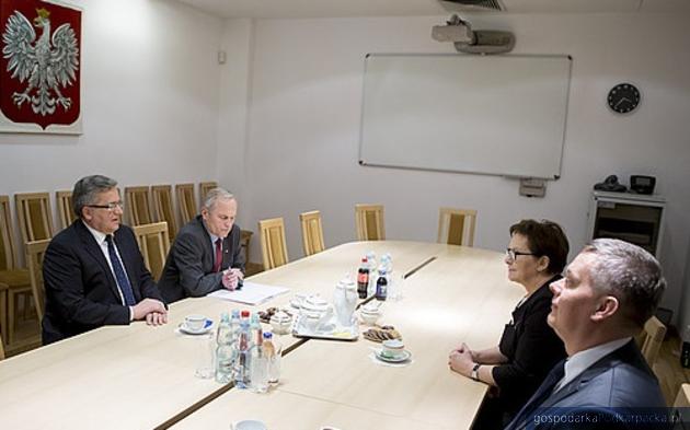 Od lewej prezydent Bronisław Komorowski, minister Stanisław Koziej, minister Tomasz Siemoniak i premier Ewa Kopacz